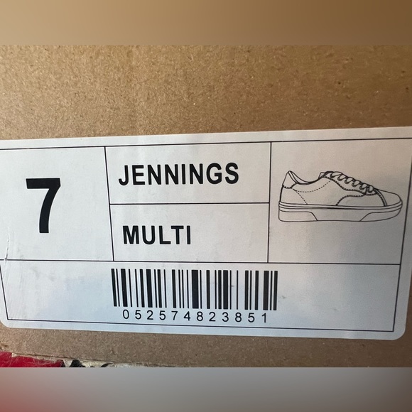 Journee Collection Jennings Pastel Shoe NIB - Picture 5 of 6